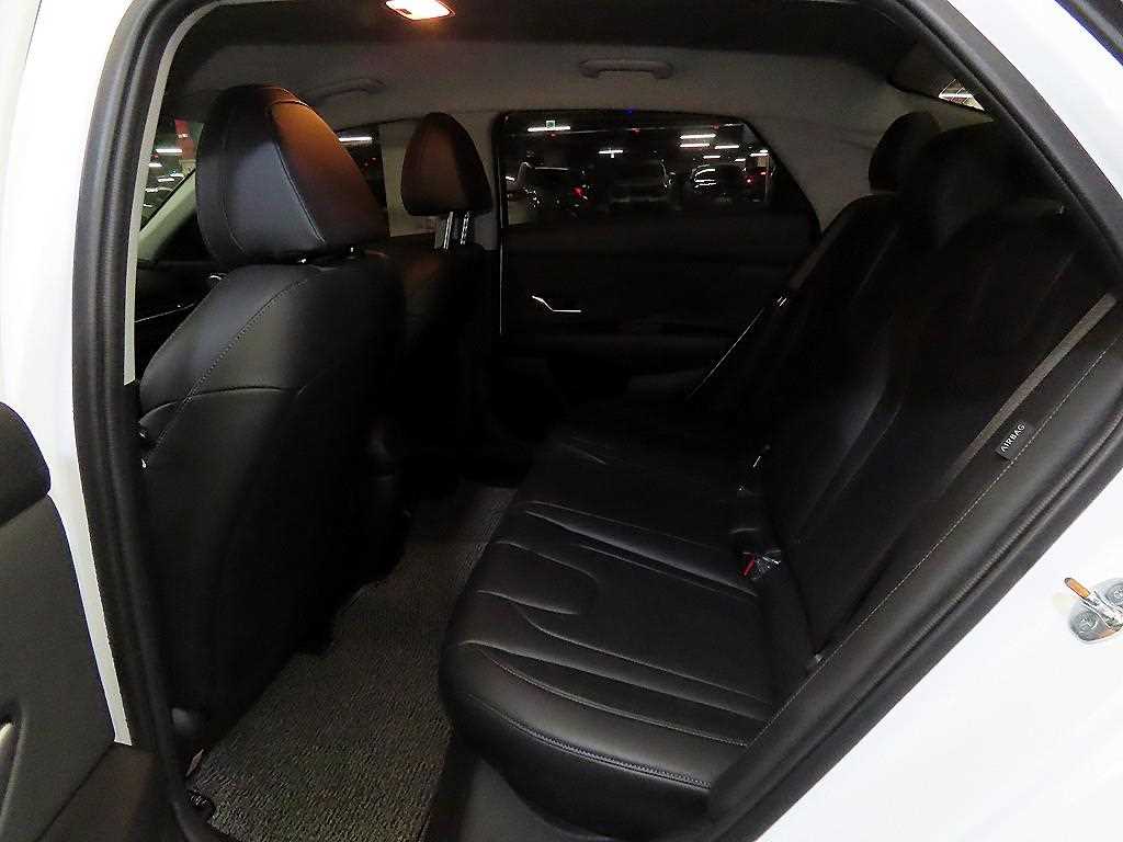 HYUNDAI Avante - Vista 7