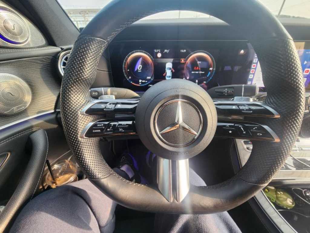 Mercedes Benz E class - Vista 4