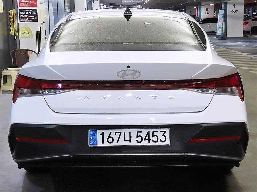 HYUNDAI Avante - Vista 5