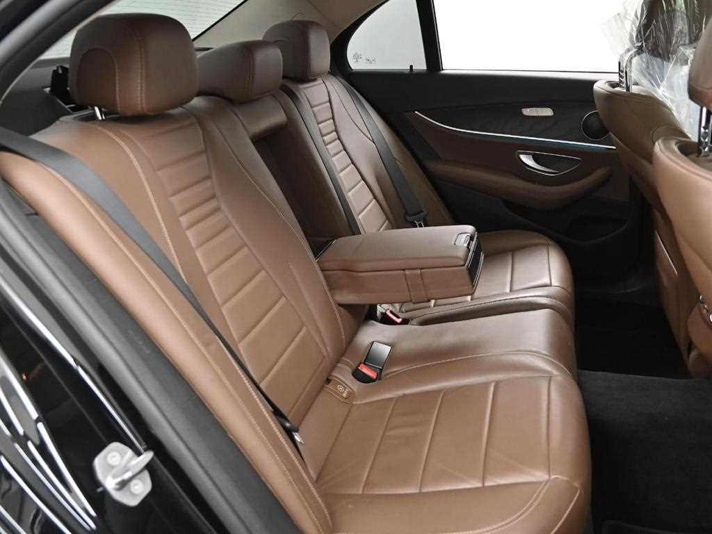 Mercedes Benz E class - Vista 12