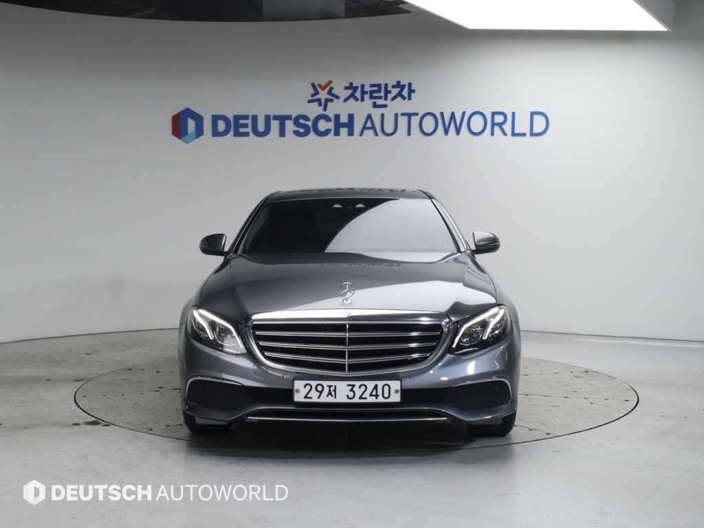 Mercedes Benz E class - Vista 4