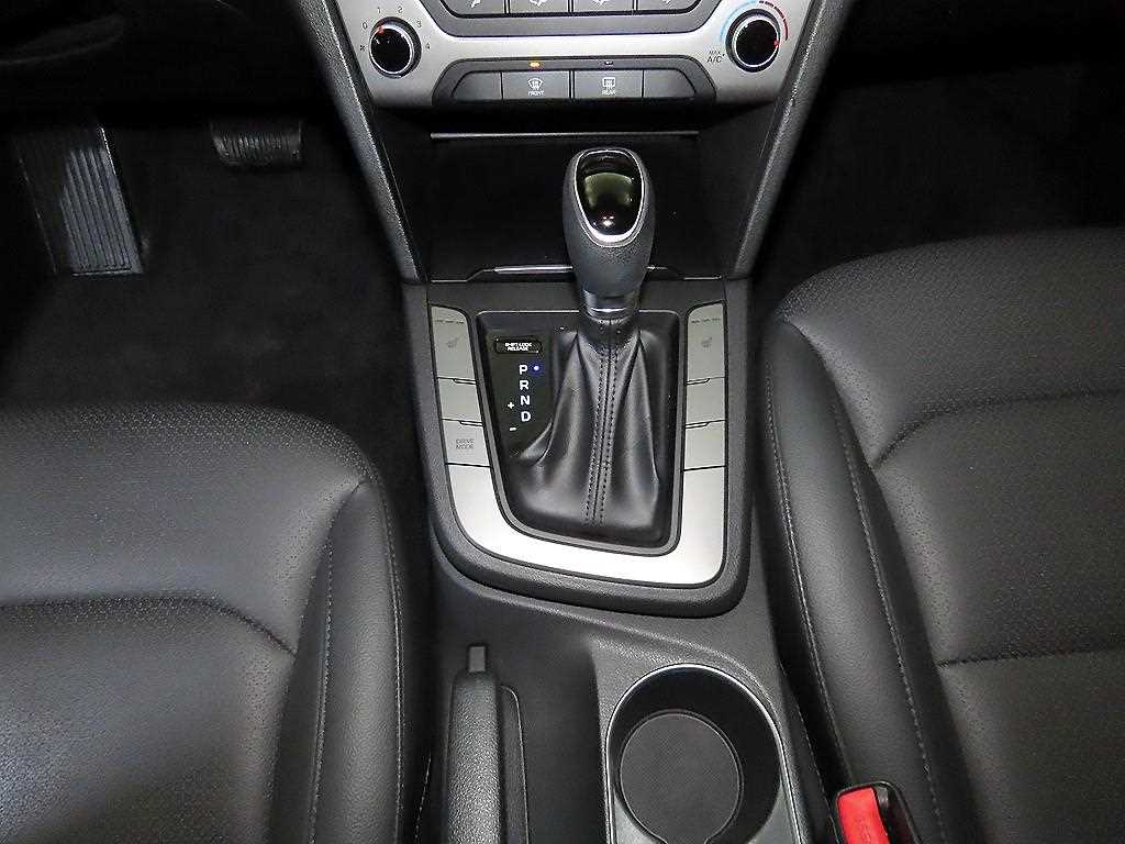 HYUNDAI Avante - Vista 12