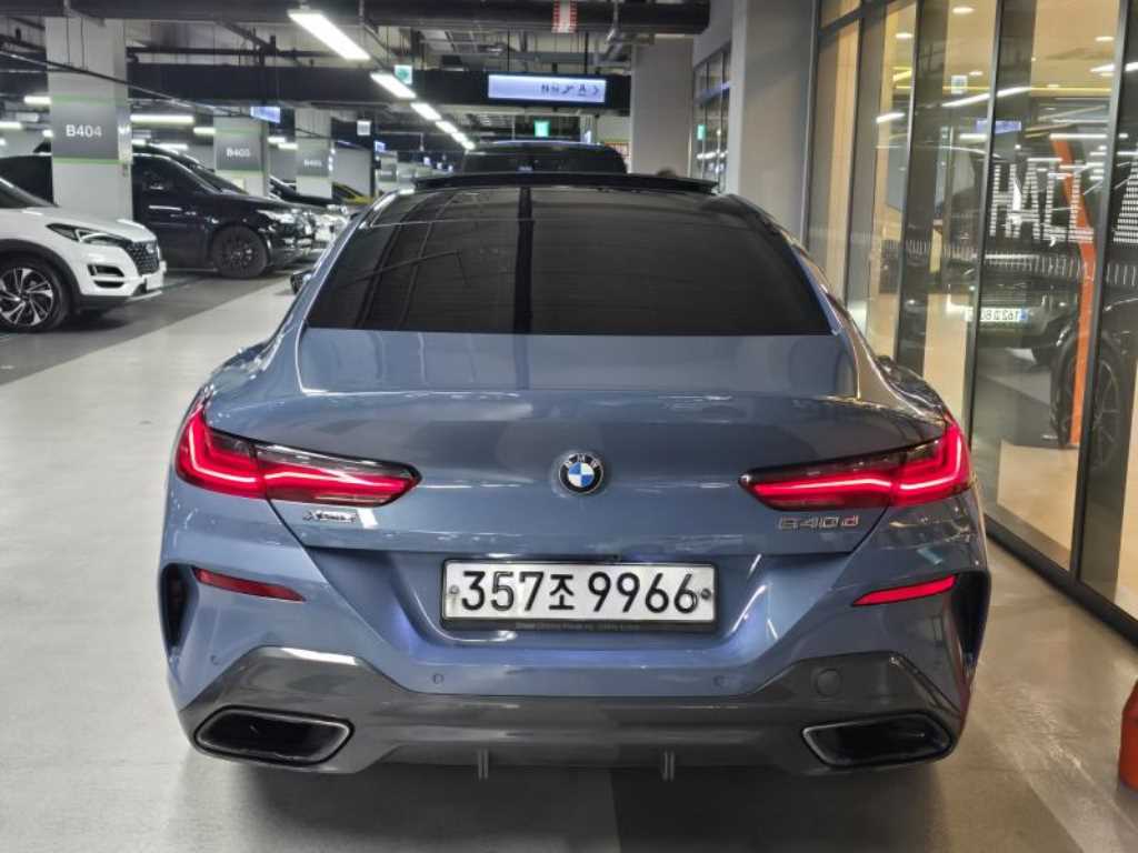 BMW 8 Series - Vista 5