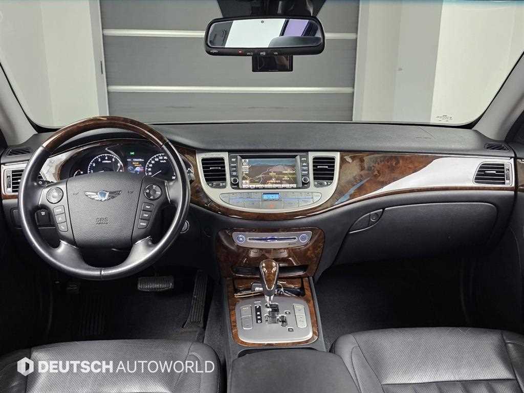 HYUNDAI Genesis - Vista 5