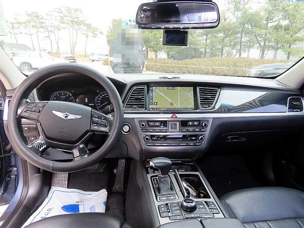 HYUNDAI Genesis - Vista 7