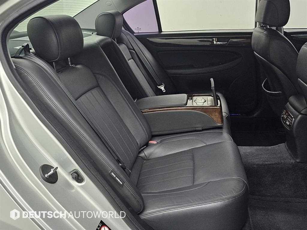 HYUNDAI Genesis - Vista 10