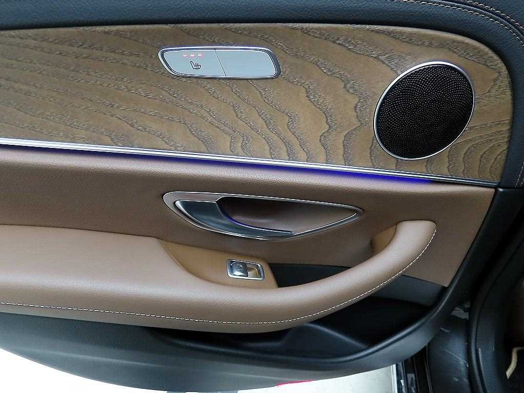 Mercedes Benz E class - Vista 12