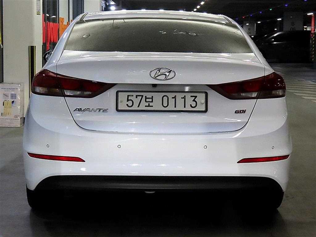 HYUNDAI Avante - Vista 5