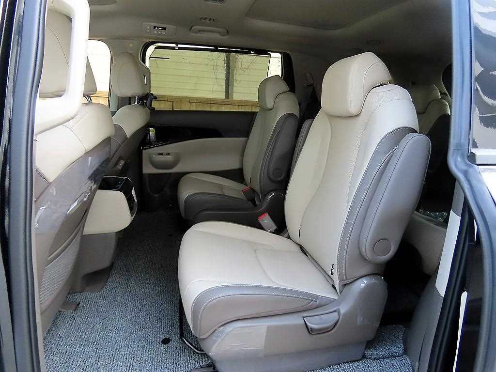 KIA Carnival - Vista 6
