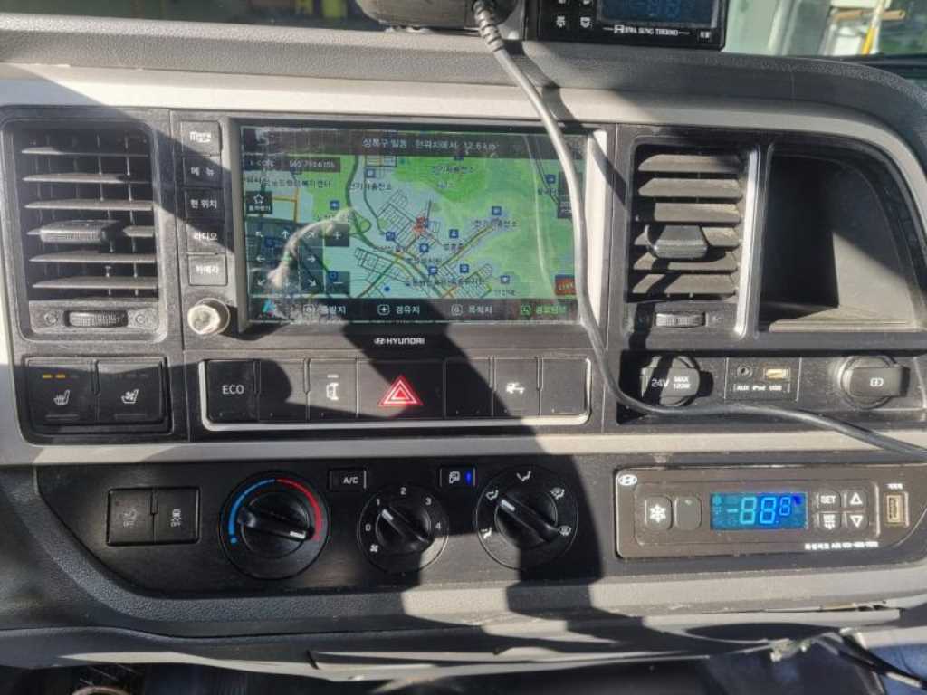 medium and large cargo truck - Vista 9