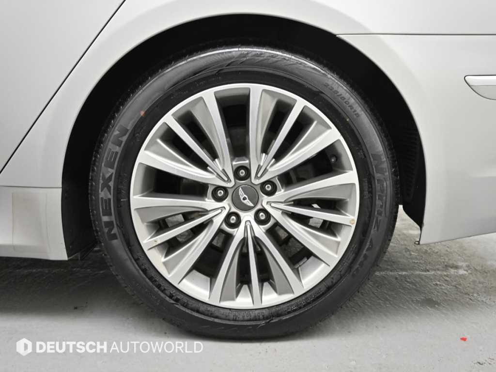 HYUNDAI Genesis - Vista 5