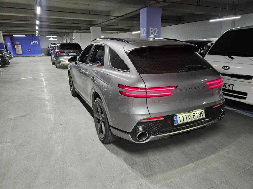 Genesis GV70 - Vista 5