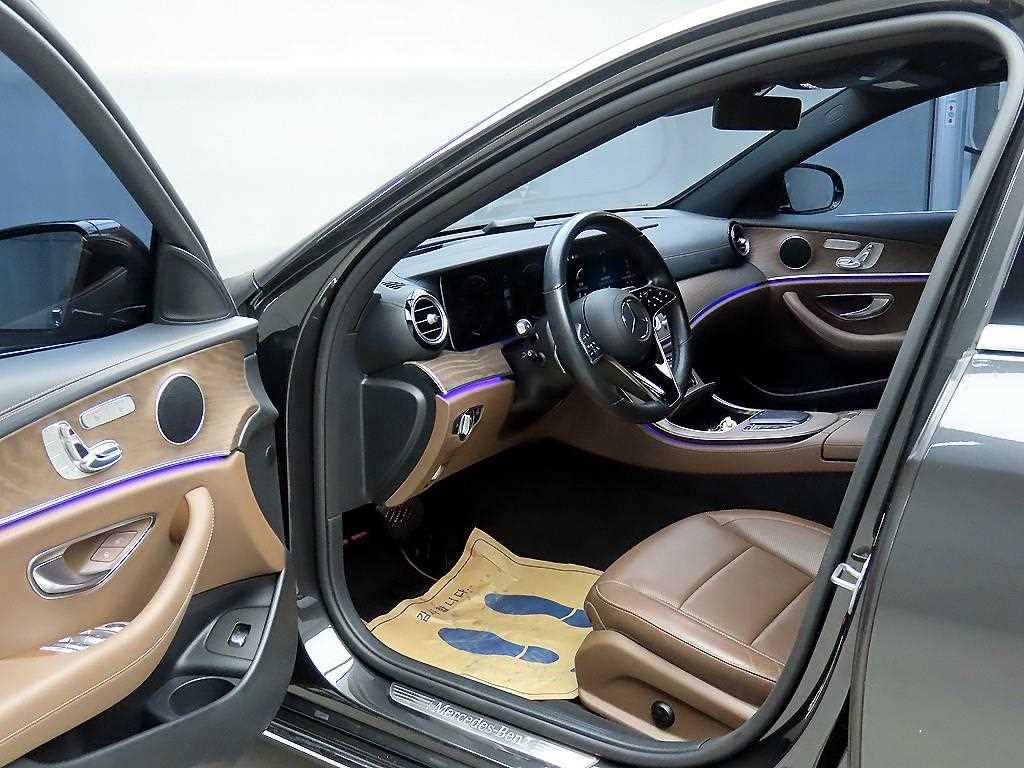 Mercedes Benz E class - Vista 5