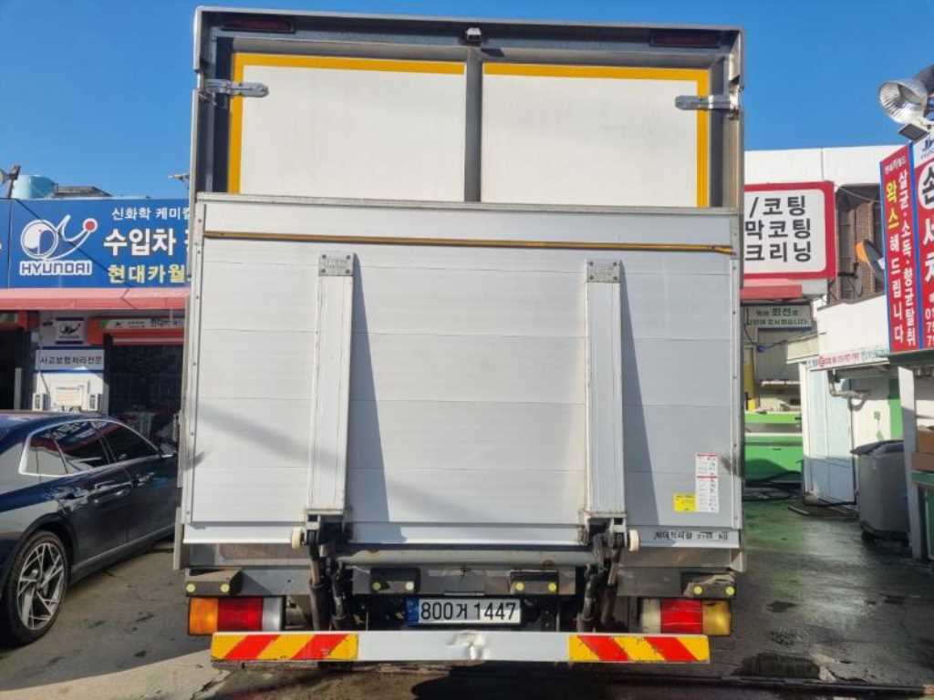 medium and large cargo truck - Vista 4