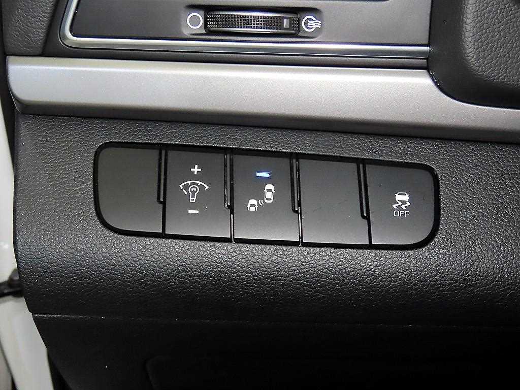 HYUNDAI Avante 2017 Blanco - Importación desde Corea - HF Imports Iquique - Foto 14