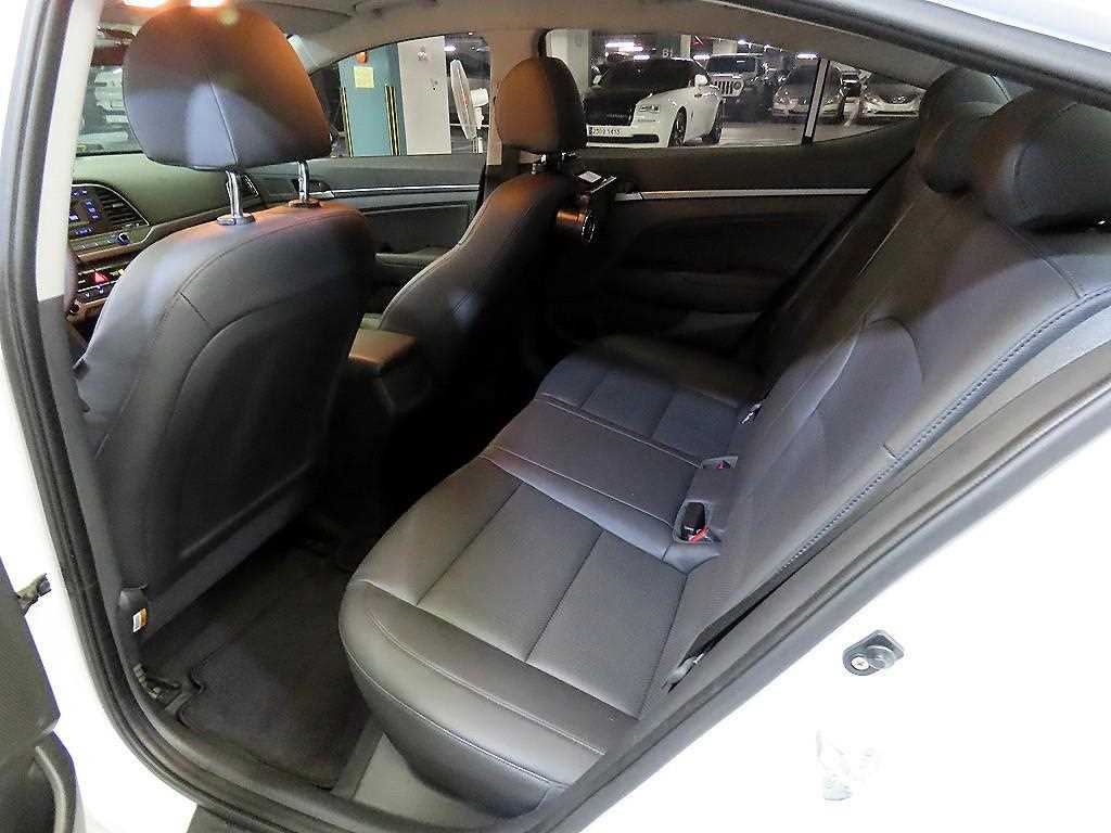 HYUNDAI Avante - Vista 7