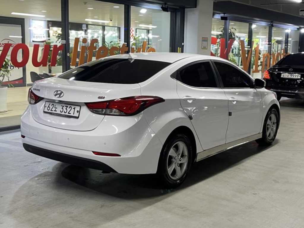 HYUNDAI Avante - Vista 4