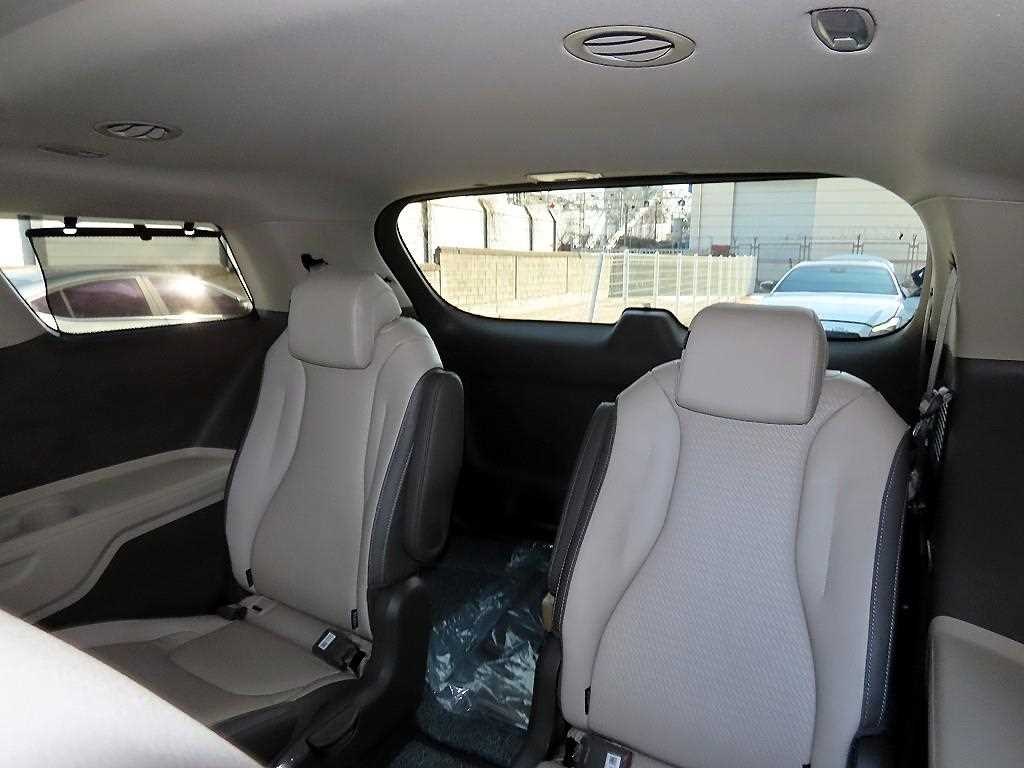 KIA Carnival - Vista 7