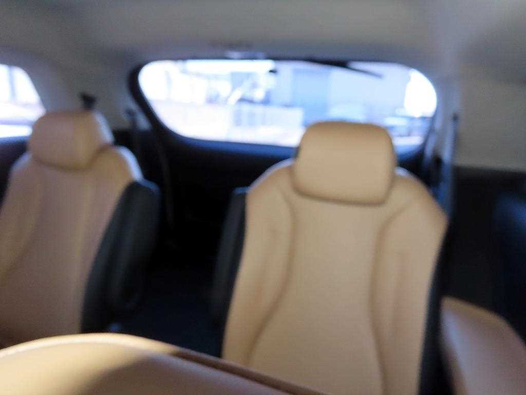 KIA Carnival - Vista 7