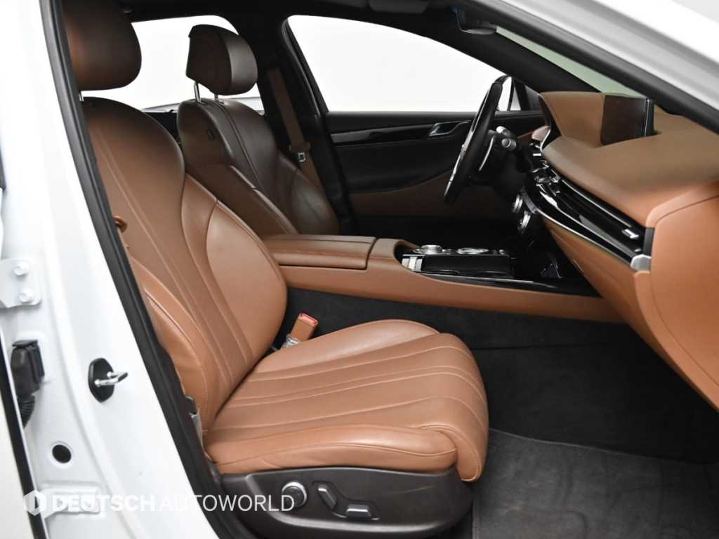 Genesis G80 - Vista 10