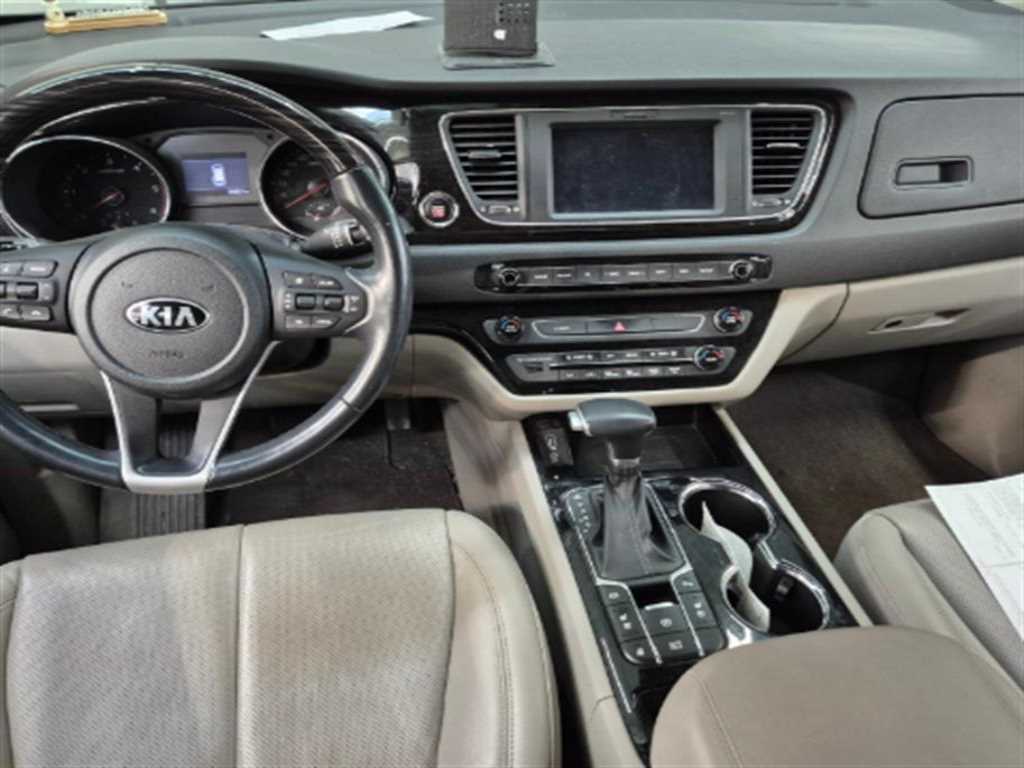 KIA Carnival - Vista 8