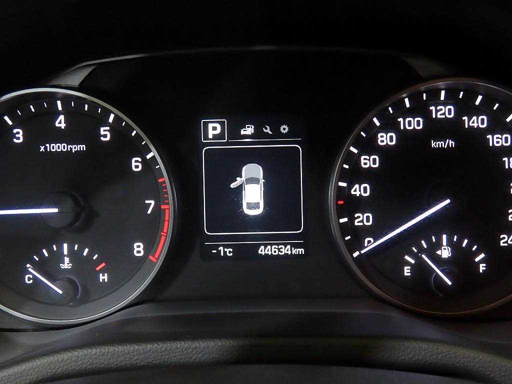 HYUNDAI Avante - Vista 9