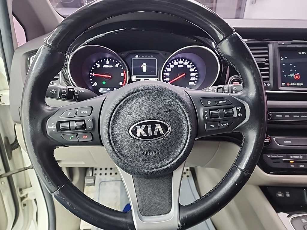 KIA Carnival - Vista 9