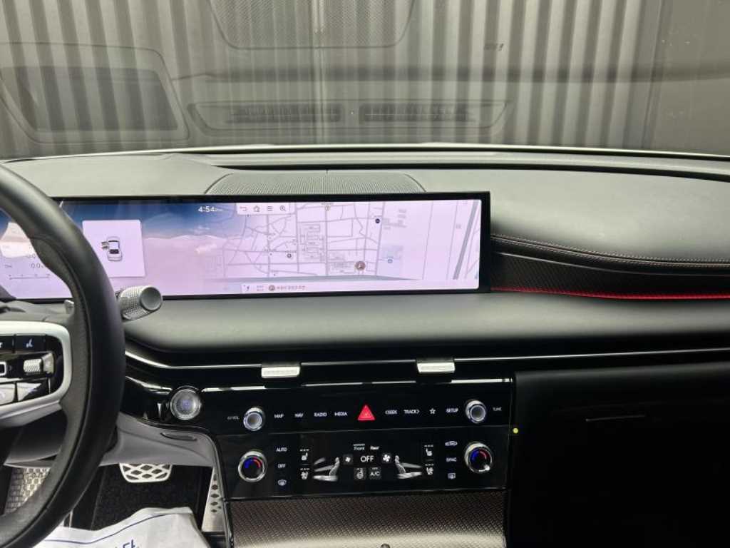 Genesis G80 - Vista 10