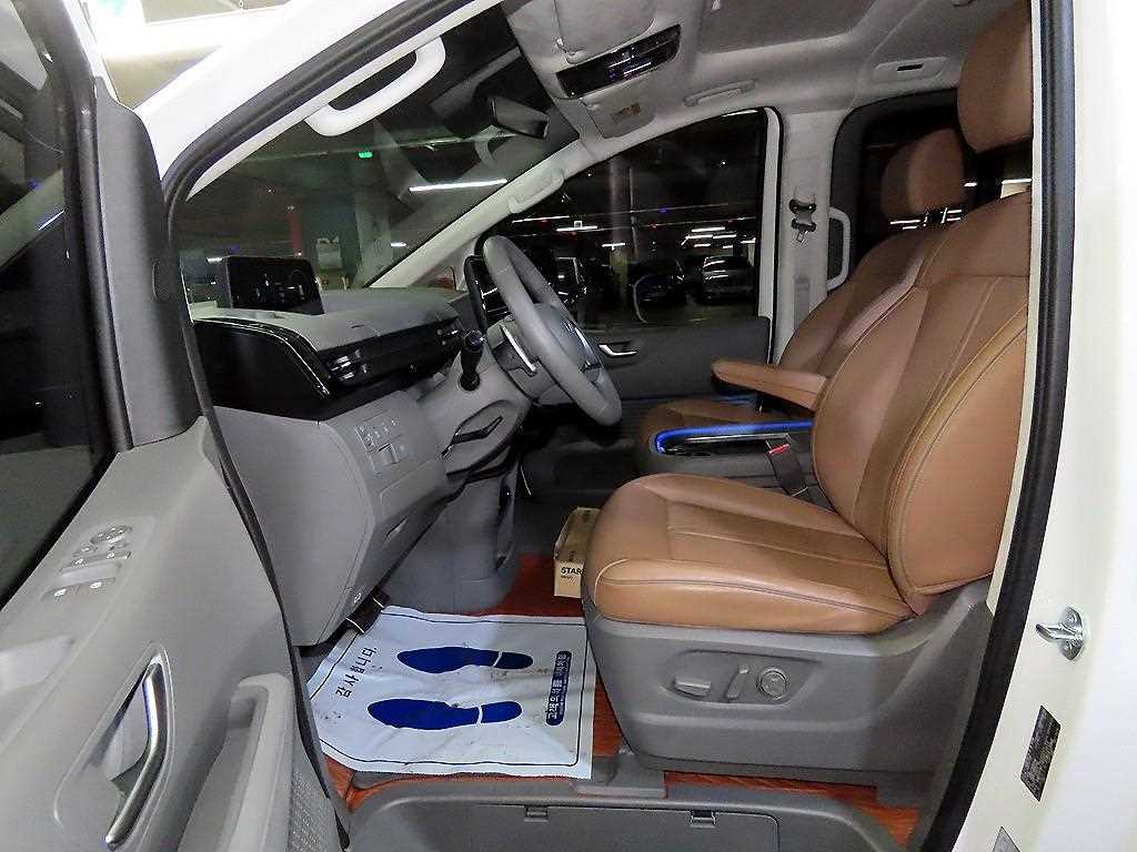 HYUNDAI Staria - Vista 6