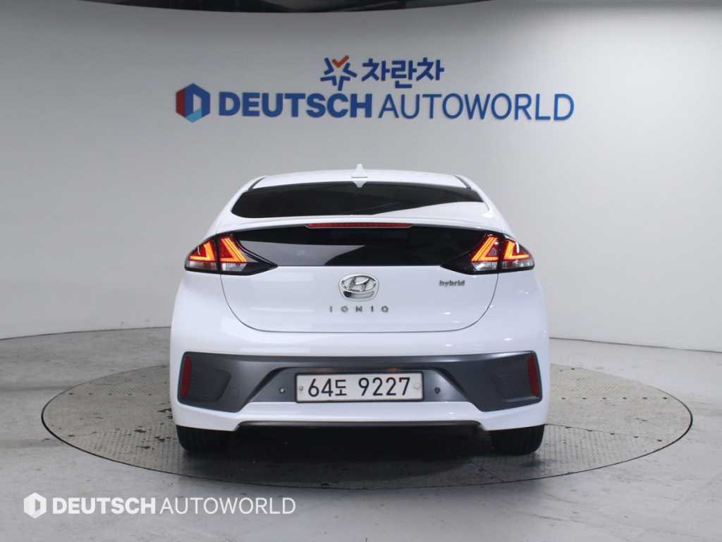 HYUNDAI Ioniq - Vista 4