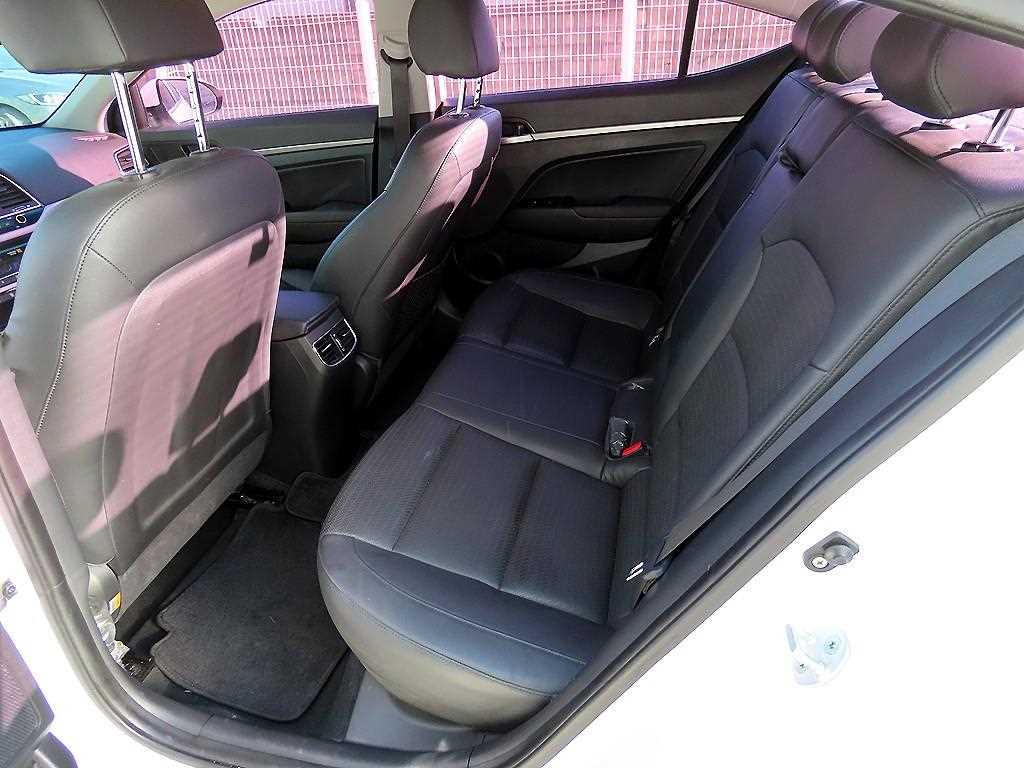 HYUNDAI Avante - Vista 6