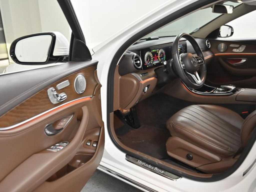 Mercedes Benz E class - Vista 11