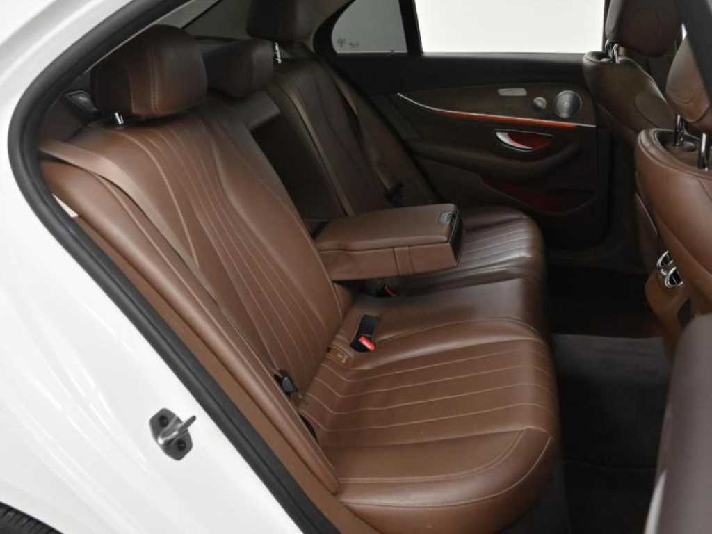 Mercedes Benz E class - Vista 12