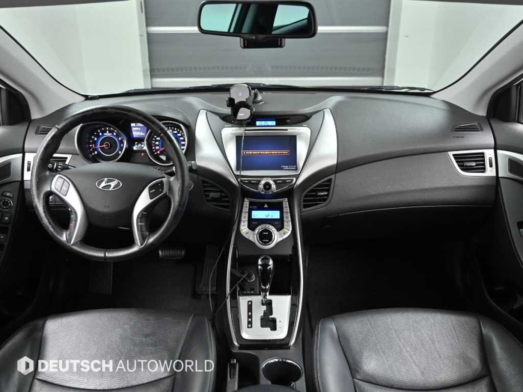 HYUNDAI Avante - Vista 7