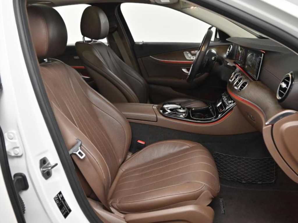 Mercedes Benz E class - Vista 10