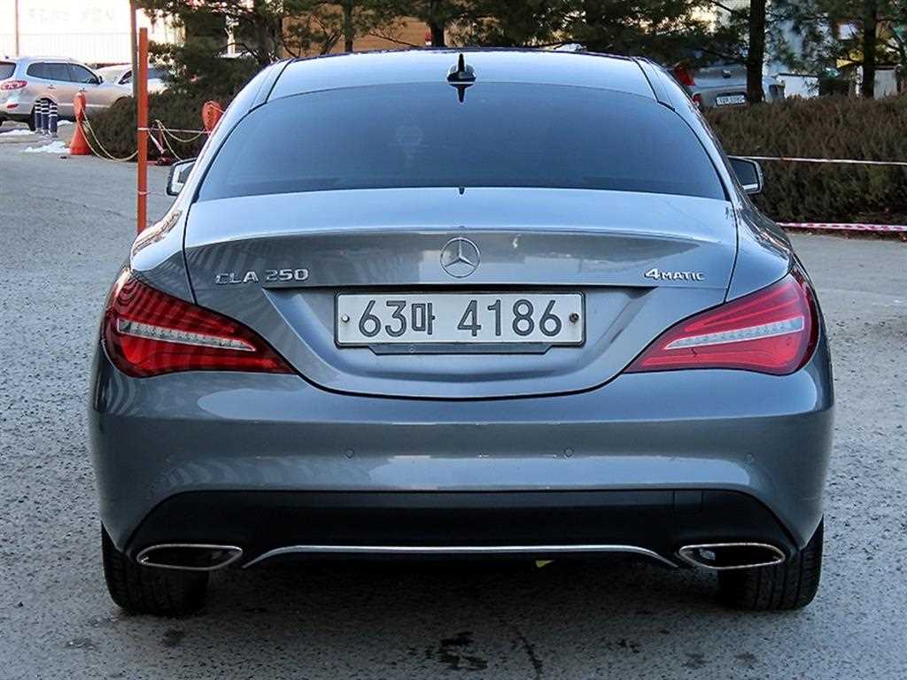 Mercedes Benz CLA Class - Vista 4