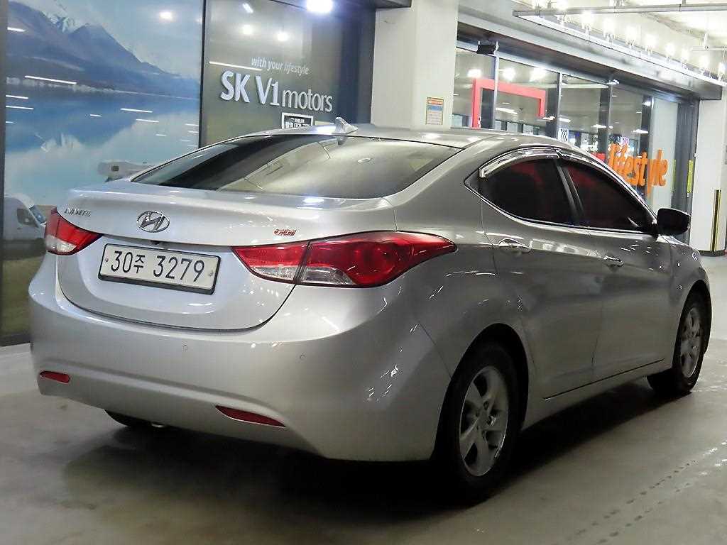 HYUNDAI Avante - Vista 4
