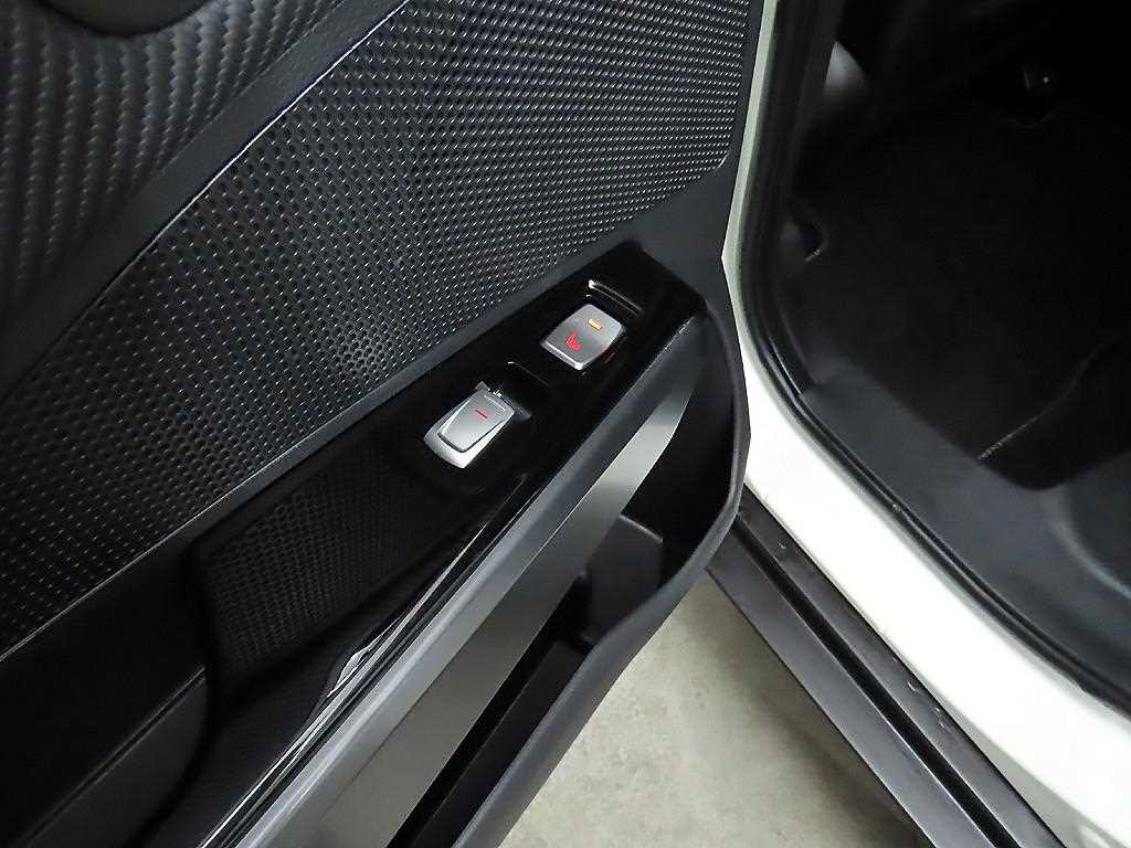 Ssangyong Tivoli 2016 Blanco - Importación desde Corea - HF Imports Iquique - Foto 16