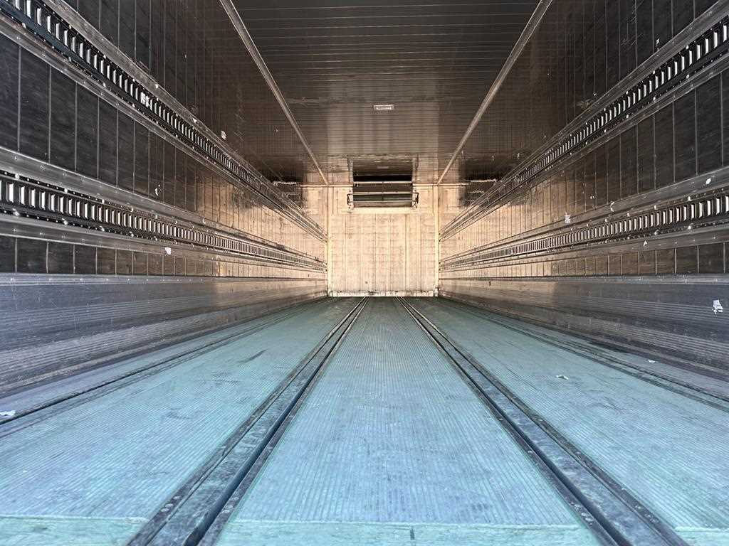 medium and large cargo truck - Vista 9