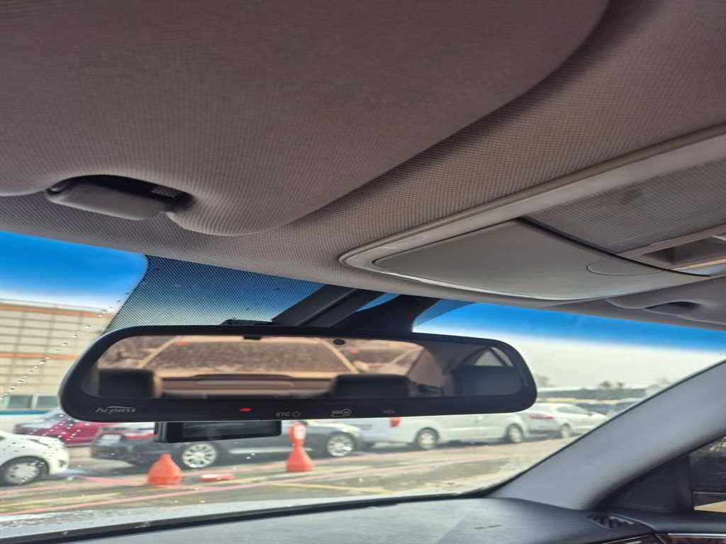 HYUNDAI Genesis - Vista 10