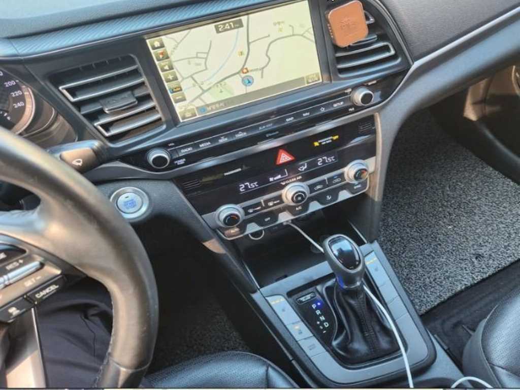 HYUNDAI Avante - Vista 8