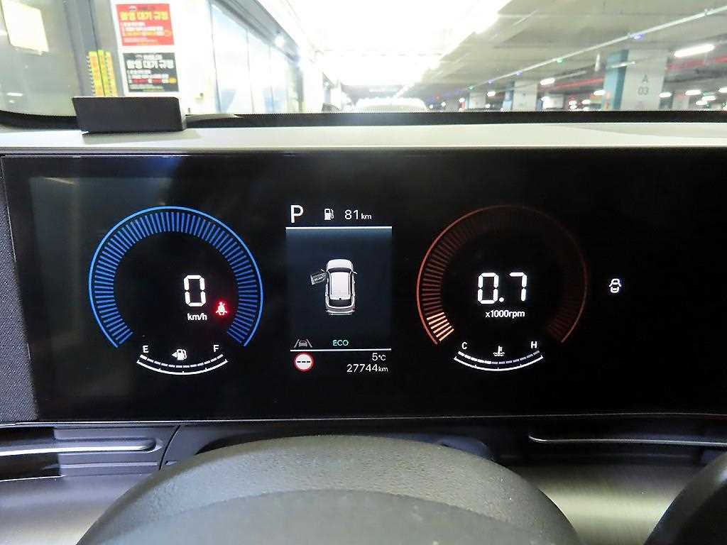 HYUNDAI Kona - Vista 9