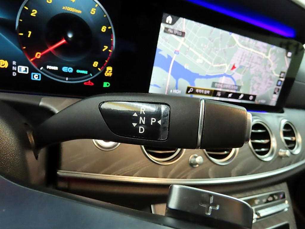 Mercedes Benz E class - Vista 10