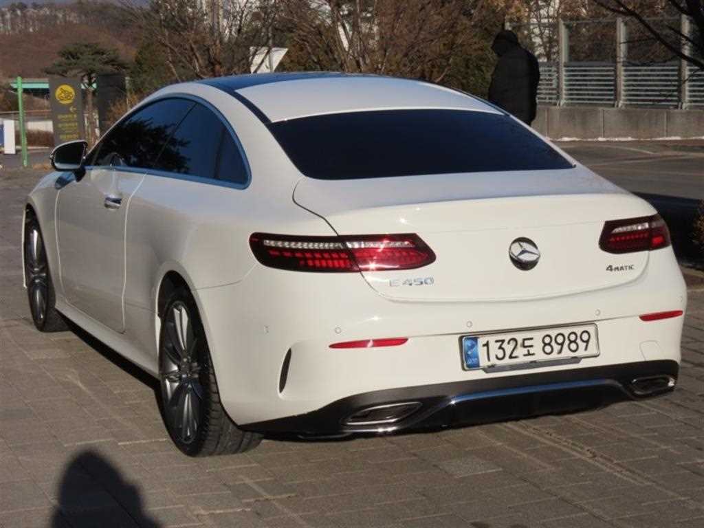 Mercedes Benz E class - Vista 4