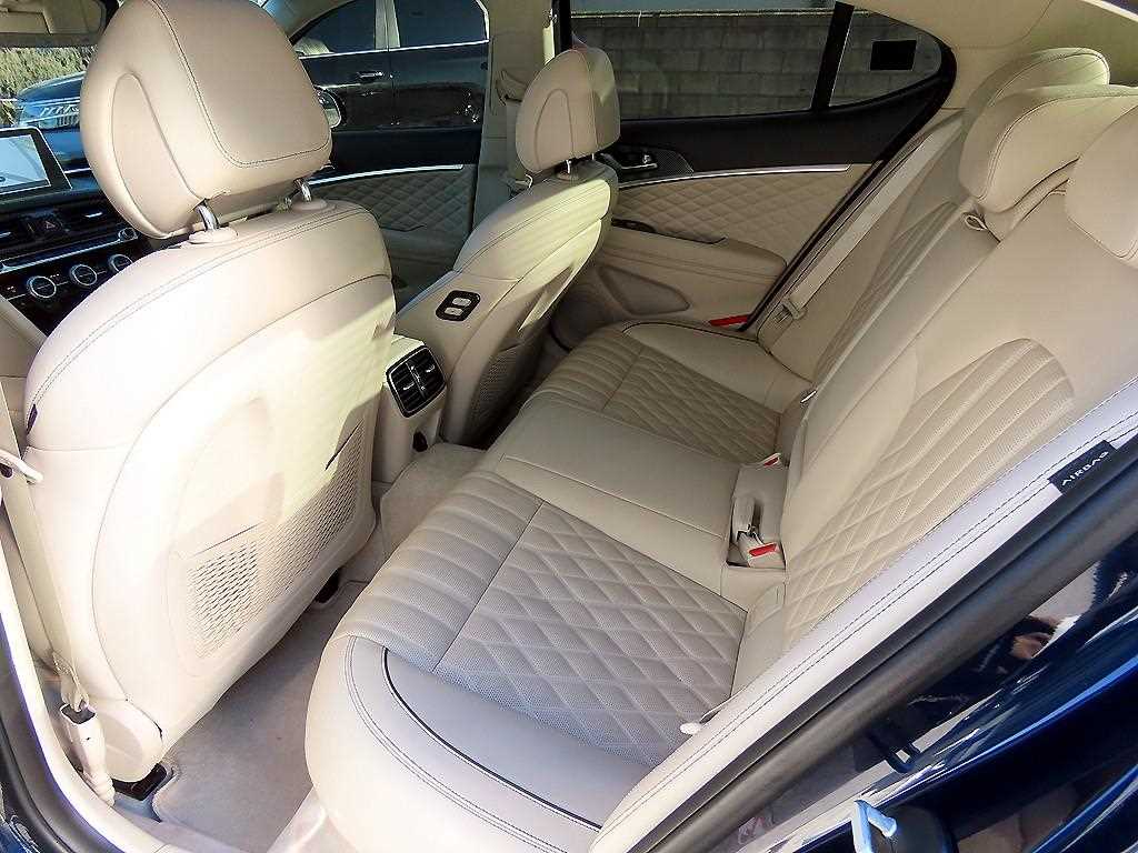 Genesis G70 - Vista 6