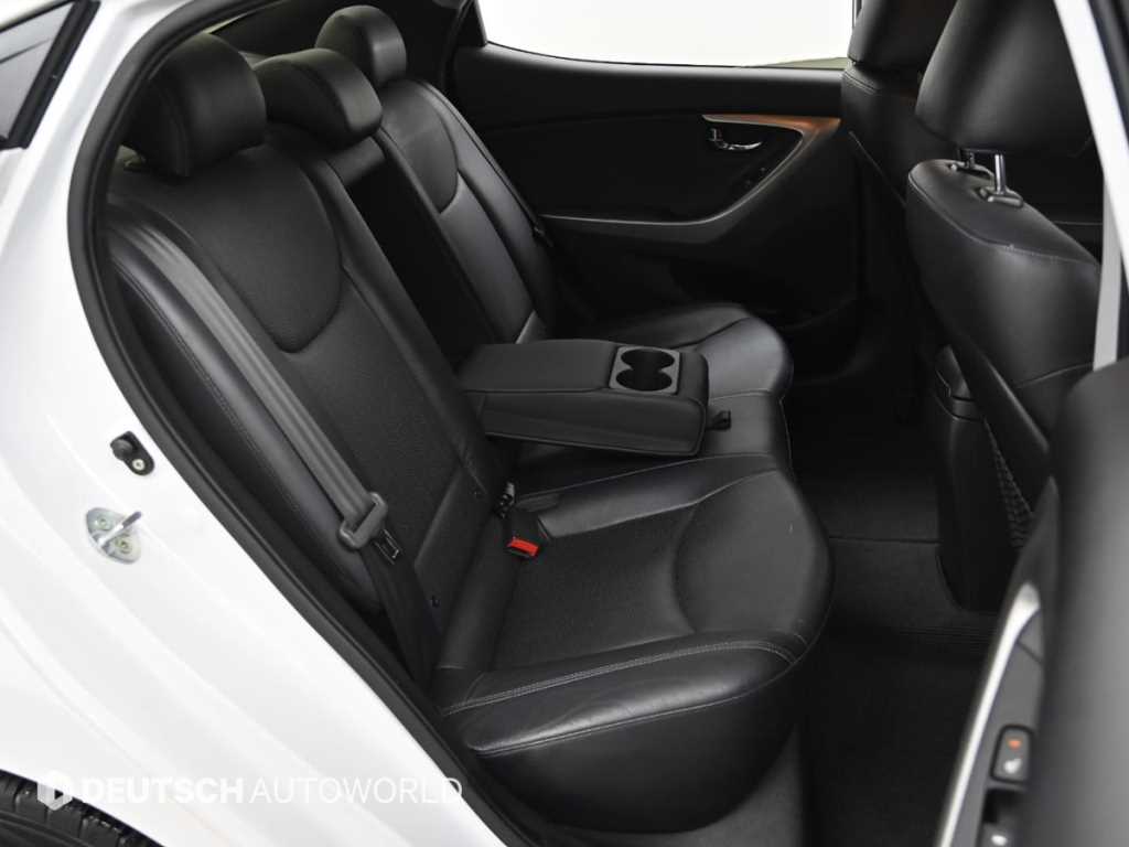 HYUNDAI Avante - Vista 12