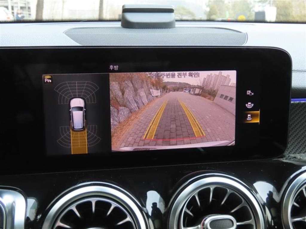 Mercedes Benz GLB Class - Vista 10