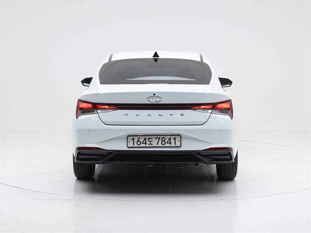 HYUNDAI Avante - Vista 5