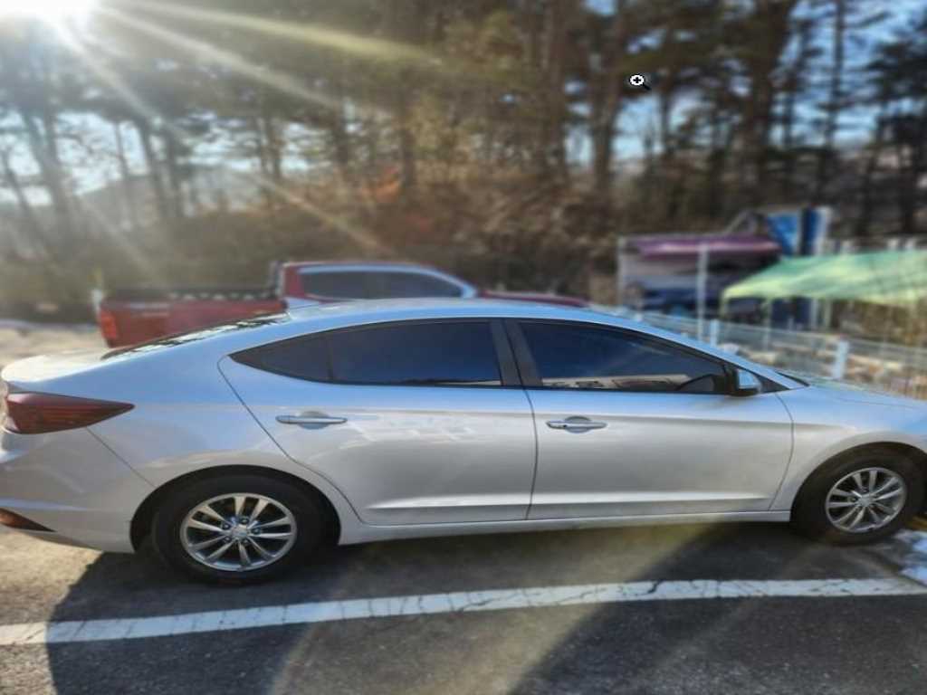 HYUNDAI Avante - Vista 4