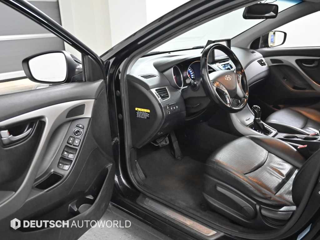 HYUNDAI Avante - Vista 11